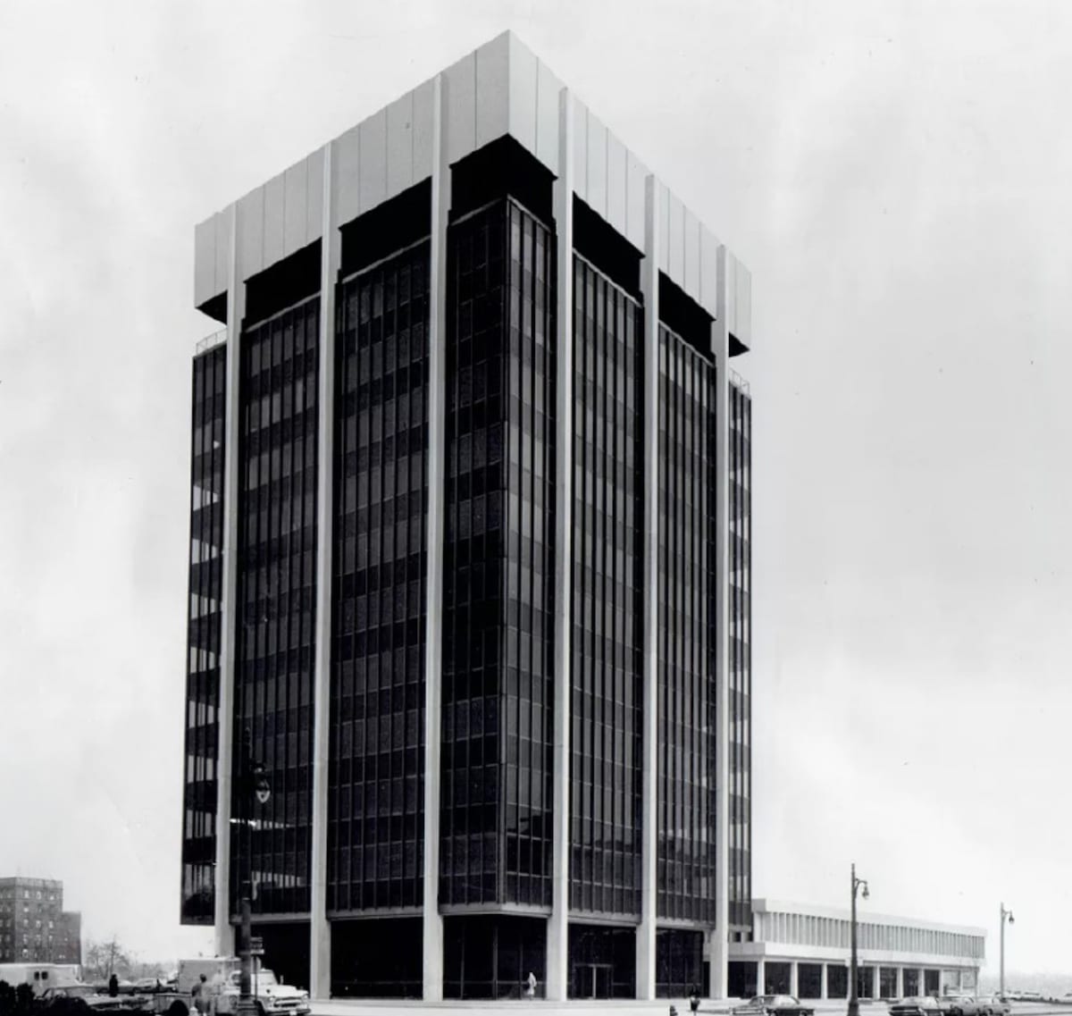 Plaza Detroit Exterior_Historical